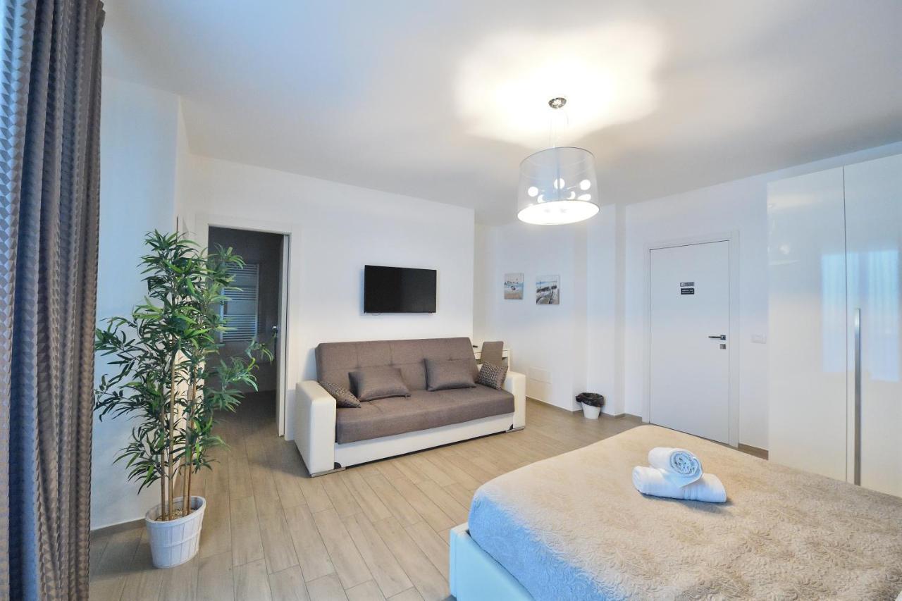 Karol Airport Bed & Breakfast *